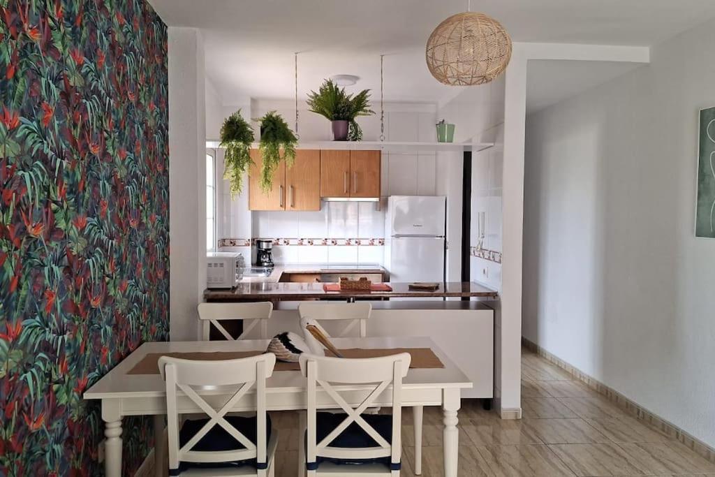 Tropical - Heated Pool Apartment Palm-mar
