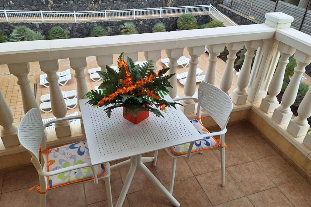 Tropical - Heated Pool Apartment